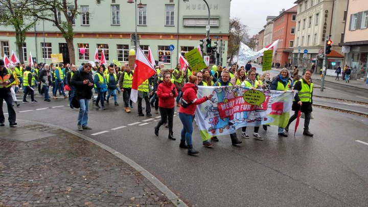 Demo der UKT-Beschäftigten am Dienstag, 19.11.2022 in Tübingen