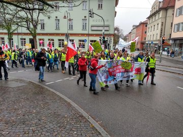 Demo der UKT-Beschäftigten am Dienstag, 19.11.2022 in Tübingen